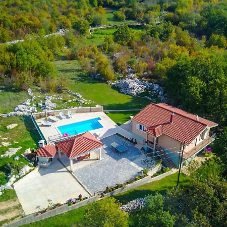 Villa Katja โอมิช ภายนอก รูปภาพ