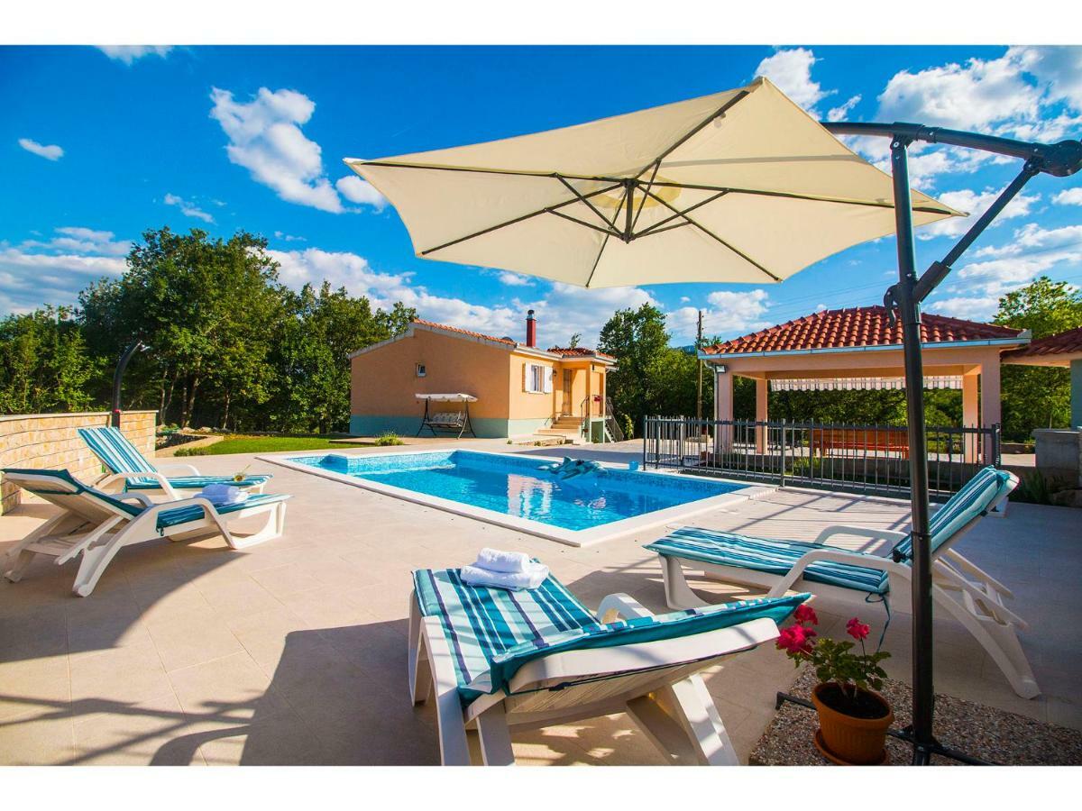 Villa Katja โอมิช ภายนอก รูปภาพ