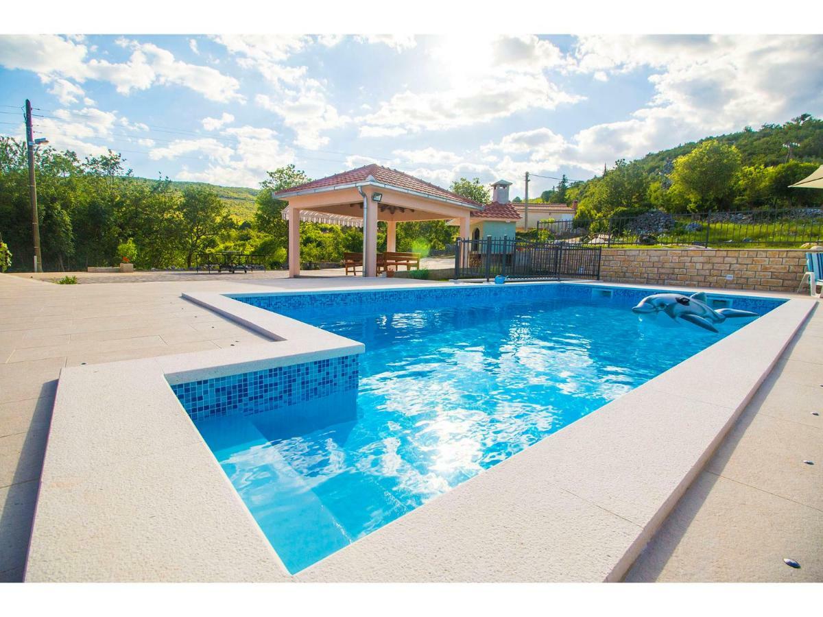 Villa Katja โอมิช ภายนอก รูปภาพ