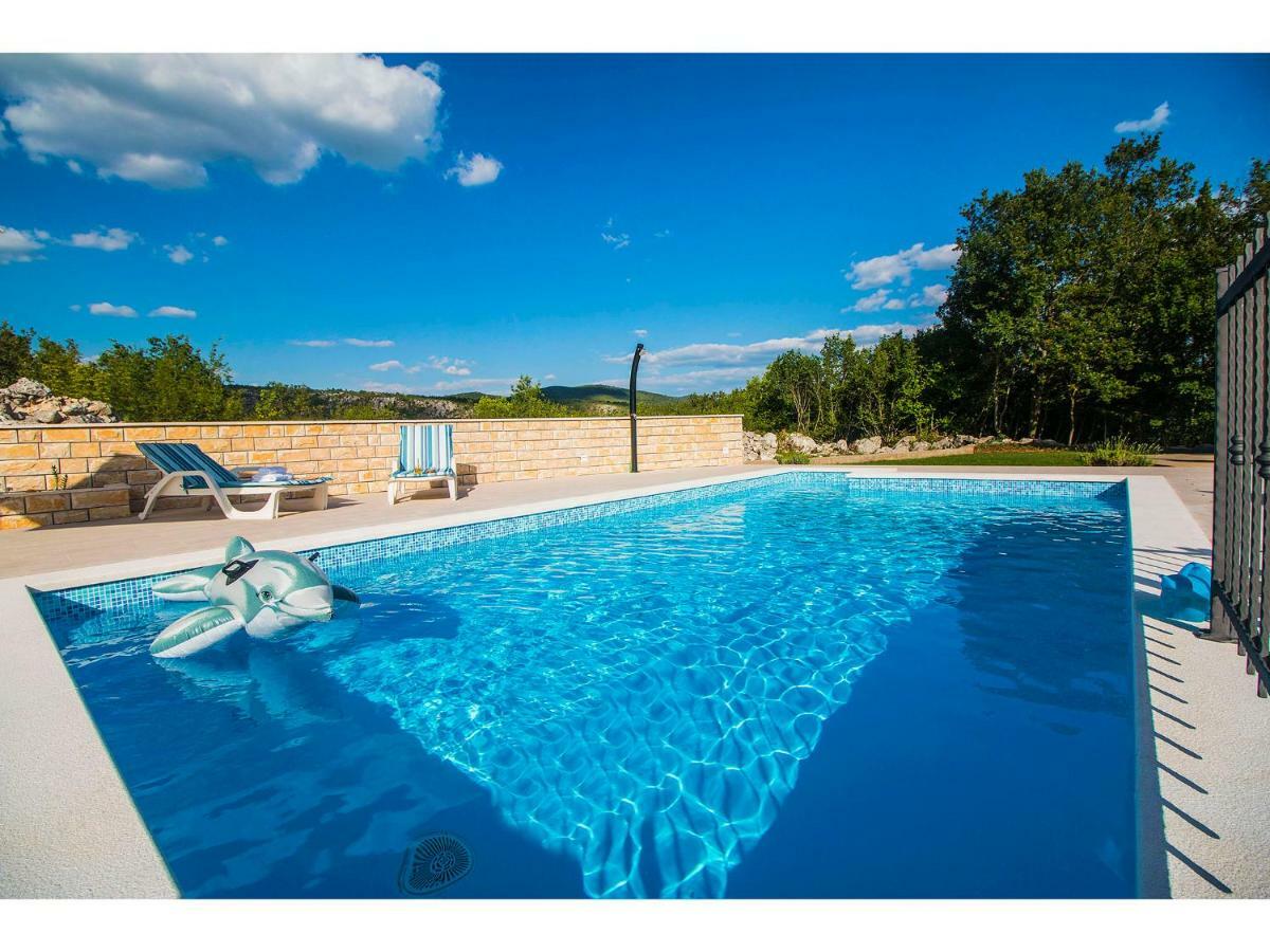 Villa Katja โอมิช ภายนอก รูปภาพ