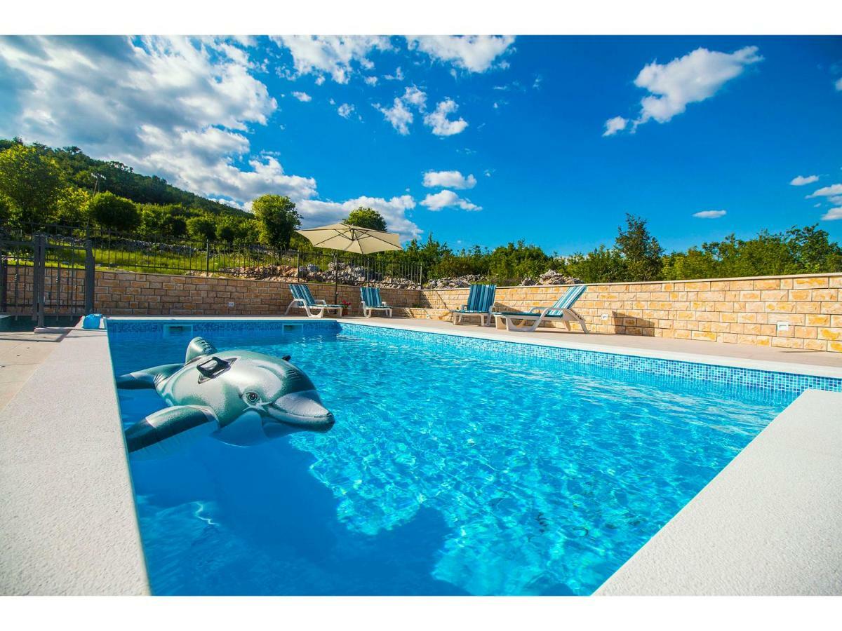 Villa Katja โอมิช ภายนอก รูปภาพ