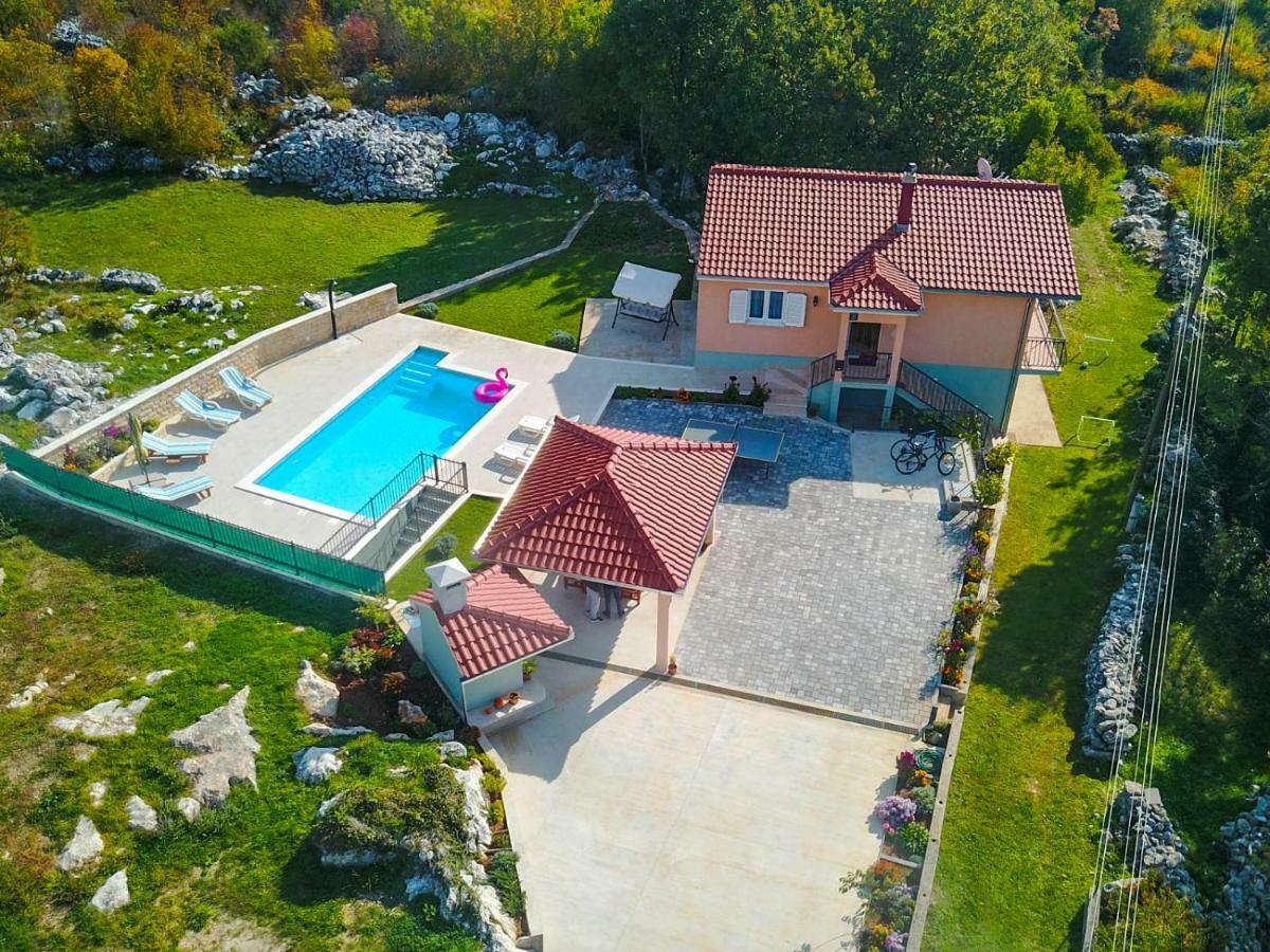Villa Katja โอมิช ภายนอก รูปภาพ