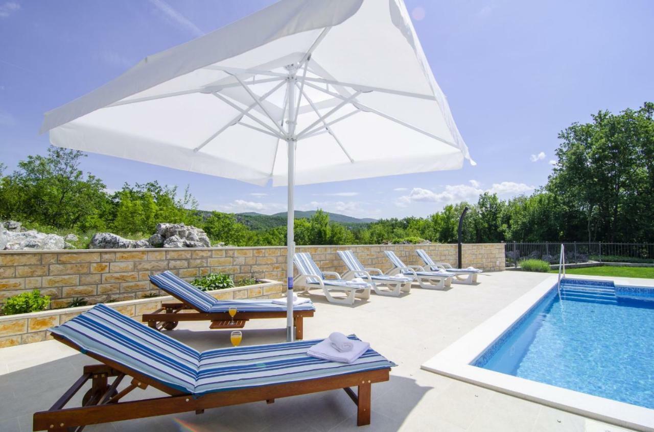 Villa Katja โอมิช ภายนอก รูปภาพ
